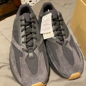 YEEZY 700 Utility Black Shoes